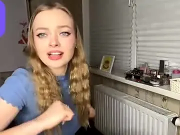 Chaturbate Live Sex Cam of lanniecastellow