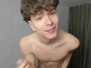 Chaturbate Live Sex Cam of calvin_loves_you