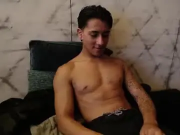 Chaturbate Live Sex Cam of andyjoy_