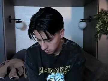 Chaturbate Live Sex Cam of andyjoy_