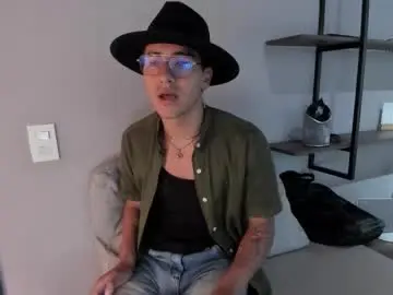 Chaturbate Live Sex Cam of andyjoy_