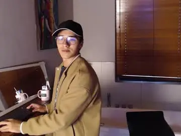 Chaturbate Live Sex Cam of andyjoy_