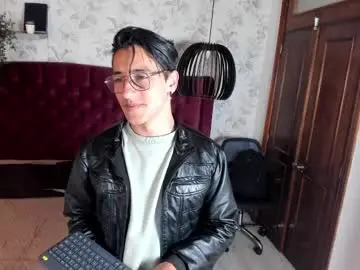 Chaturbate Live Sex Cam of andyjoy_