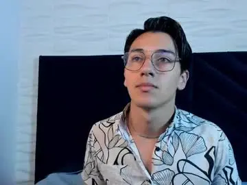Chaturbate Live Sex Cam of andyjoy_