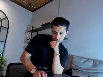 Chaturbate Live Sex Cam of andyjoy_