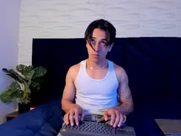Chaturbate Live Sex Cam of andyjoy_