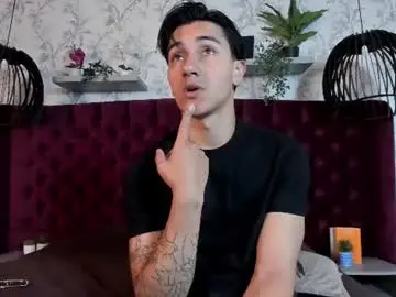 Chaturbate Live Sex Cam of andyjoy_