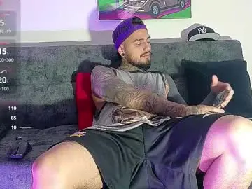 Chaturbate Live Sex Cam of julian_tattoo