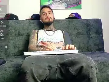 Chaturbate Live Sex Cam of julian_tattoo