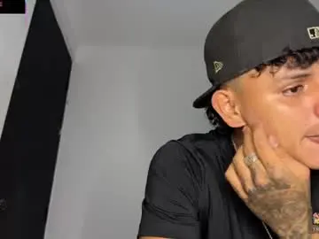 Chaturbate Live Sex Cam of bob_pettersonn