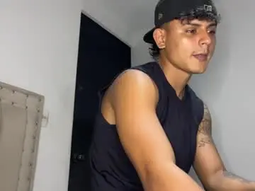 Chaturbate Live Sex Cam of bob_pettersonn