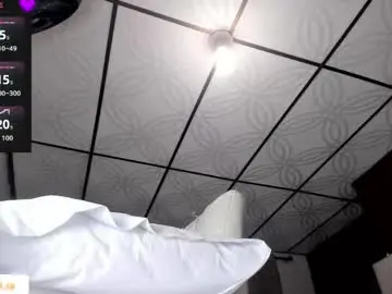 Chaturbate Live Sex Cam of mia_scarlet69