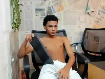 Chaturbate Nude Webcam of alexandluke1