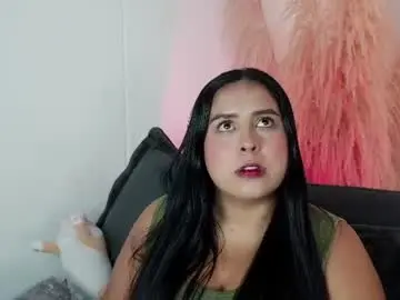 Chaturbate Live Sex Cam of bella_saint33