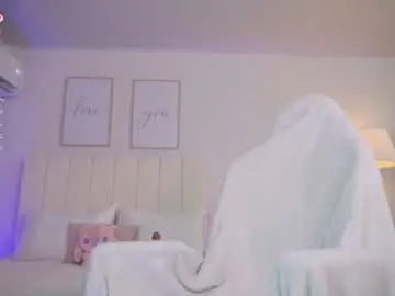 Chaturbate Live Sex Cam of cristal_bunny