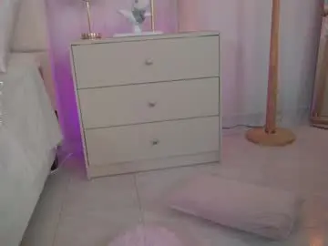 Chaturbate Live Sex Cam of cristal_bunny