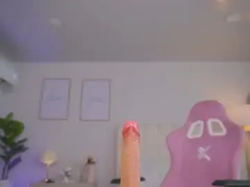 Chaturbate Live Sex Cam of cristal_bunny