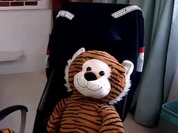 Chaturbate Live Sex Cam of kyloeast