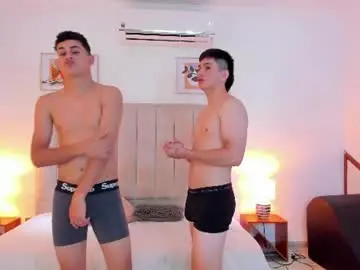 Chaturbate Sex Cam of twogirls2boys