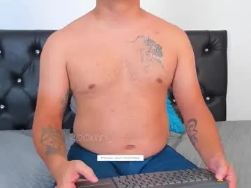 Chaturbate Live Sex Cam of rooxxyy_