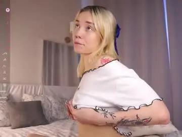 Chaturbate Live Sex Cam of blue_bow