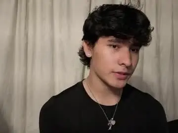 Chaturbate Live Sex Cam of j_u_p_i_t_e_r