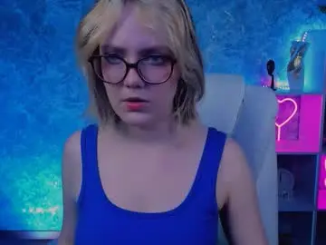 Chaturbate Live Sex Cam of madeline_doll