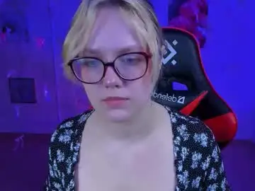 Chaturbate Live Sex Cam of madeline_doll