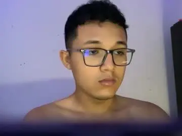Chaturbate Live Sex Cam of chriis_18