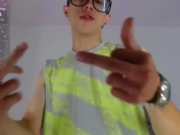 Chaturbate Live Sex Cam of skinny_bigcock20