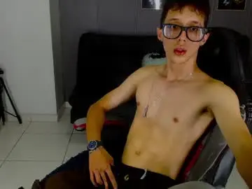 Chaturbate Live Sex Cam of skinny_bigcock20