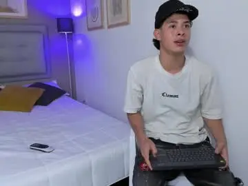 Chaturbate Best live sex cam show of apoloricci