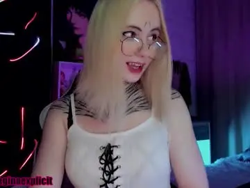 Chaturbate Live Sex Cam of snake_bites