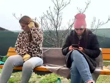 Chaturbate Live Sex Cam of squirt_bunny77