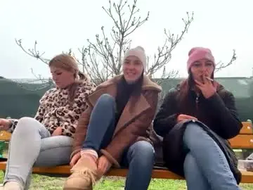 Chaturbate Live Sex Cam of squirt_bunny77