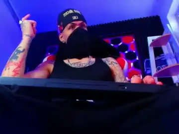 Chaturbate Live Sex Cam of black_sshadow