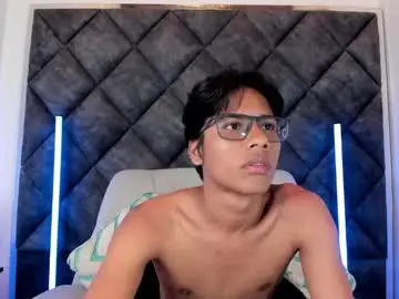 Chaturbate Best live sex cam show of liamkron
