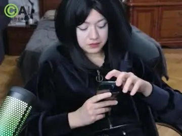 Chaturbate Live Sex Cam of queenofwandss