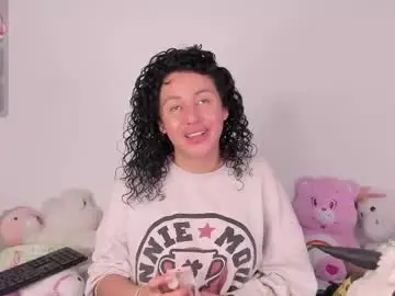 Chaturbate Live Sex Cam of yunahott_