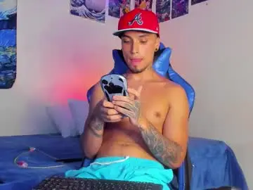 Chaturbate Free Porn Cam of salvatore_dereck