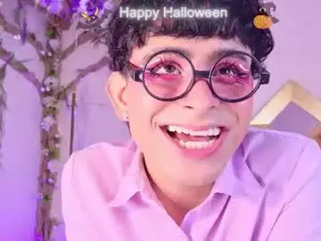 Chaturbate Live Sex Cam of latinofemboy_hung