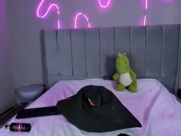 Chaturbate Live Sex Cam of lexirouge__