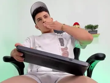 Chaturbate Sex Chat of mikecooper_