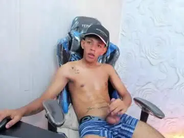 Chaturbate Free Live Porn of slimlatino_