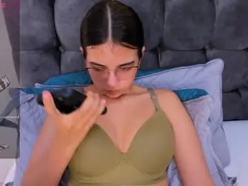 Chaturbate Free Porn Cam of emma_doll7
