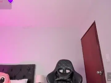 Chaturbate Watch Live Sex Cams of evelynhoward23