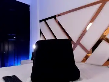 Chaturbate Nude Webcam of aron_cruz12