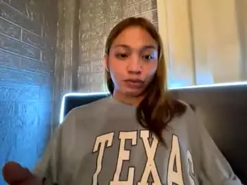 Chaturbate Live Sex Cam of tina_allure