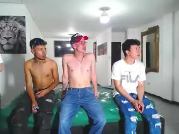 Chaturbate Live Sex Cam of benz_boys