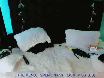 Chaturbate Live Sex Cam of alicebby_bigcock19